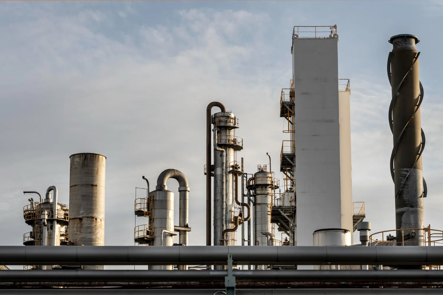 Crude Oil Distillery Plant